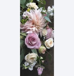 Sk�rbr�da med blomsterbukett Anna Gouteva